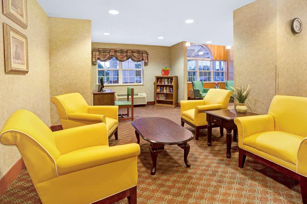Microtel Inn & Suites by Wyndham Walterboro Interior foto
